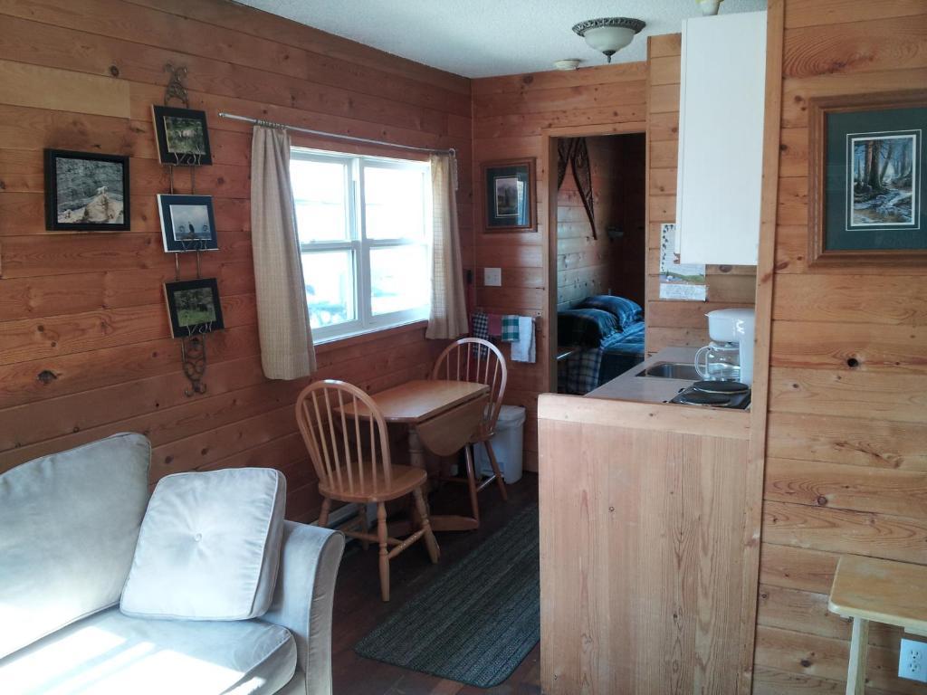 فندق Spillimacheenفي  Steamboat Mountain Chalets الغرفة الصورة