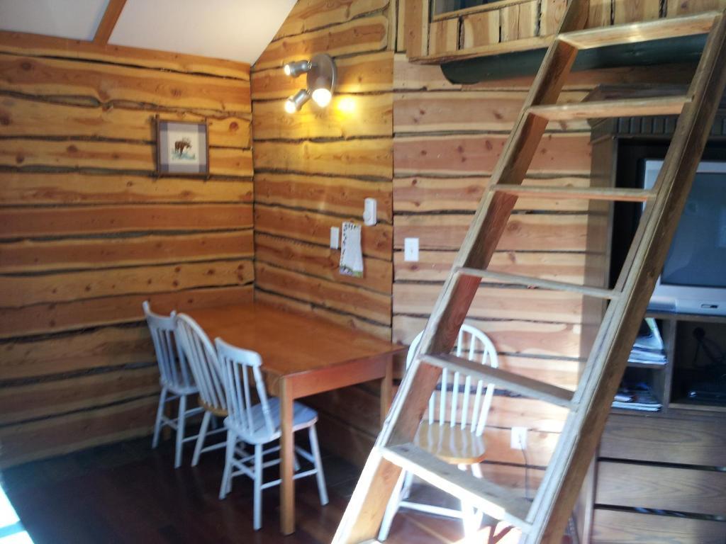 فندق Spillimacheenفي  Steamboat Mountain Chalets الغرفة الصورة