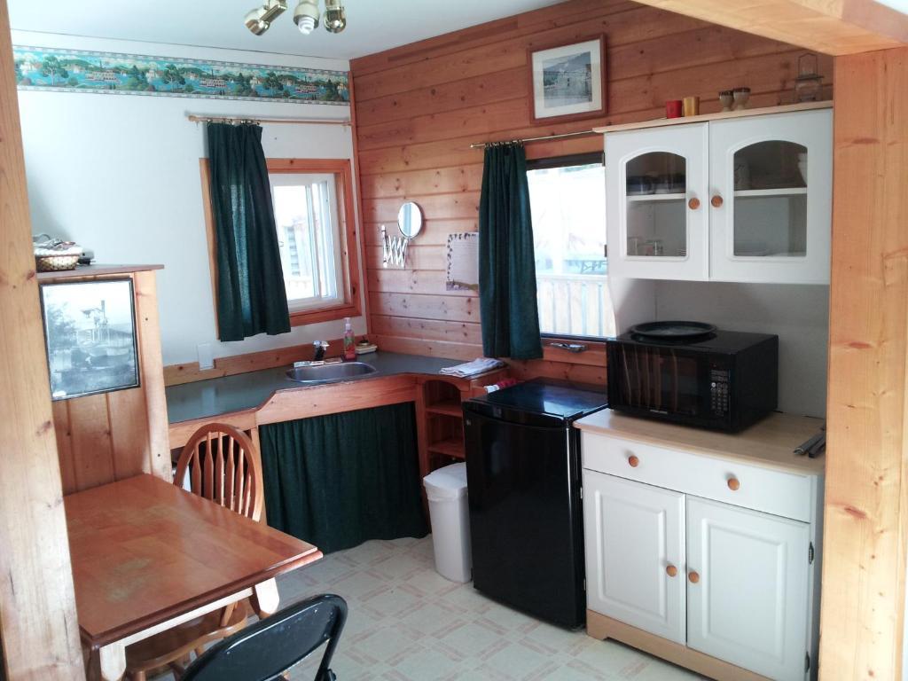 فندق Spillimacheenفي  Steamboat Mountain Chalets الغرفة الصورة